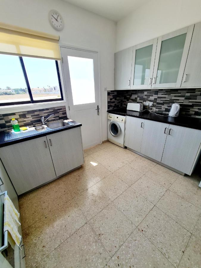 2 Bedroom Townhouse, Close To Paphos Harbour, Use Of Onsite Facilities Eksteriør billede