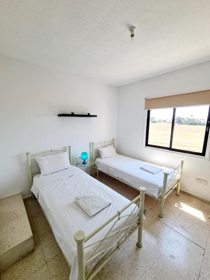 2 Bedroom Townhouse, Close To Paphos Harbour, Use Of Onsite Facilities Eksteriør billede
