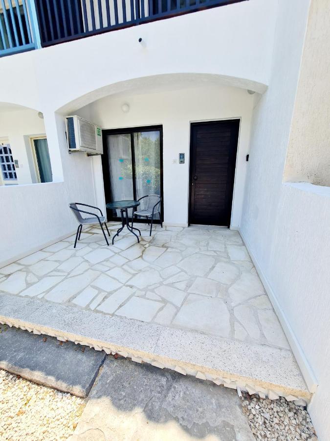 2 Bedroom Townhouse, Close To Paphos Harbour, Use Of Onsite Facilities Eksteriør billede