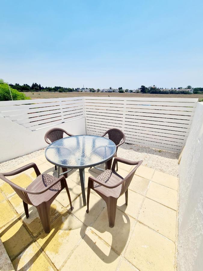 2 Bedroom Townhouse, Close To Paphos Harbour, Use Of Onsite Facilities Eksteriør billede