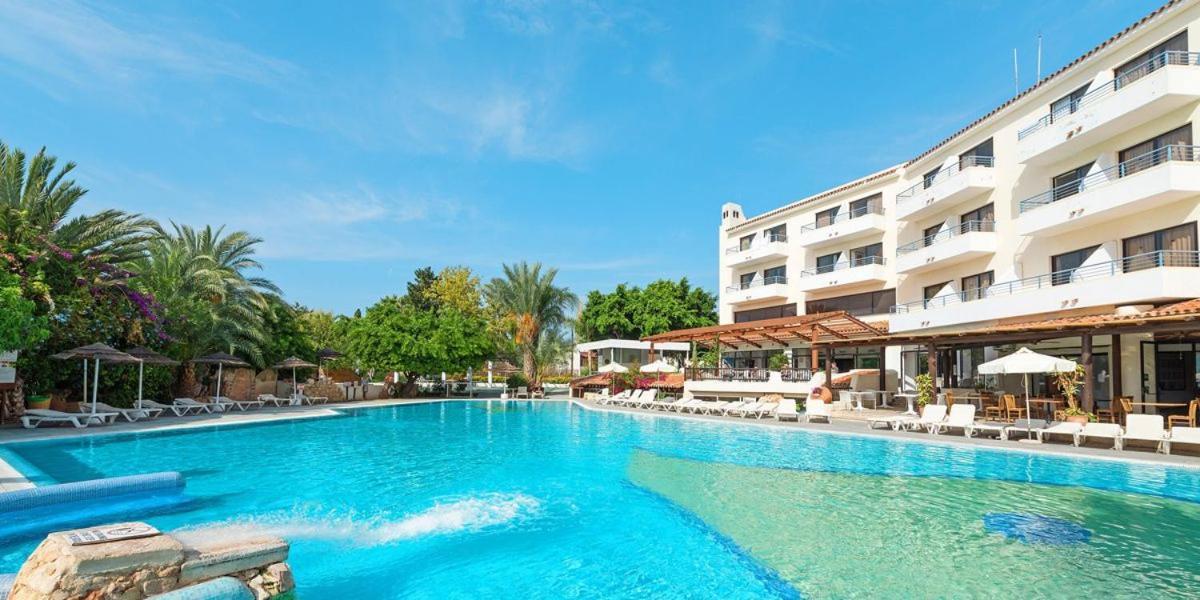 2 Bedroom Townhouse, Close To Paphos Harbour, Use Of Onsite Facilities Eksteriør billede